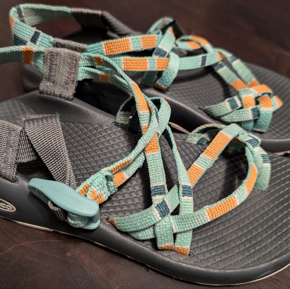 Chaco Women's 6, Green/Orange Woven Double Strap Sandals - Picture 3 of 5